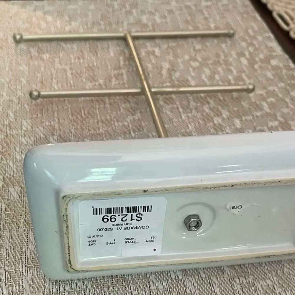 Jewelry holder for necklaces and bracelets